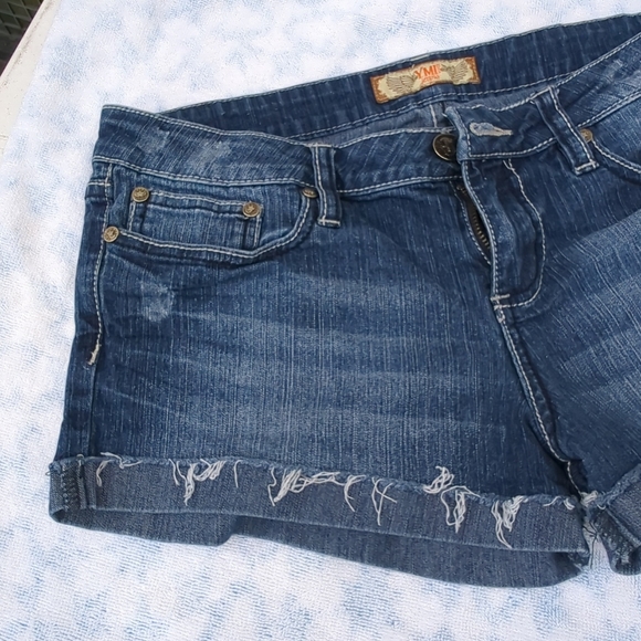 YMI Jeans Womens Jean Midi Shorts Distressed Size 9 Super Stretch Blue Denim - Picture 5 of 12
